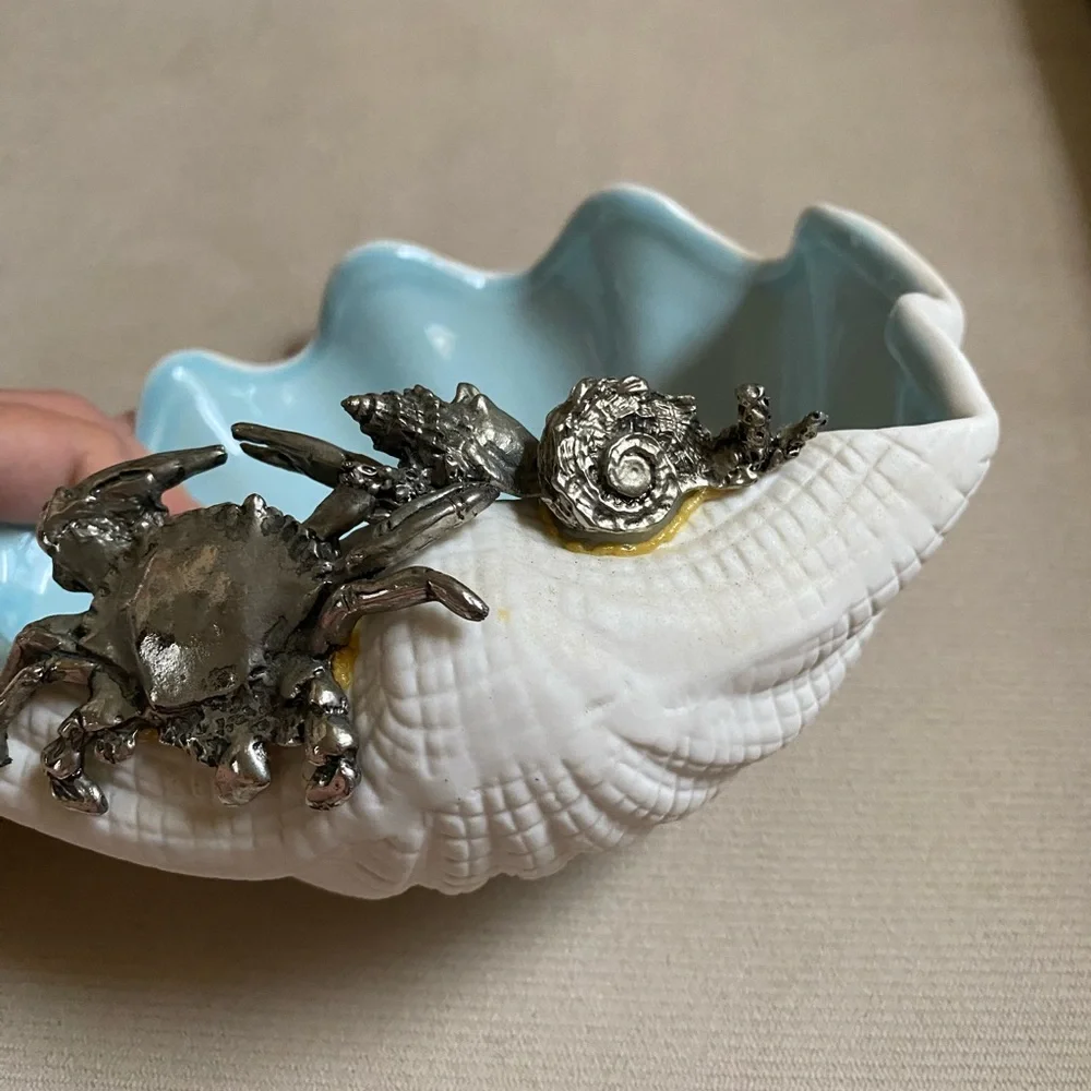 CERAMIC SEA SHELL DECORATIVE BOWL WITH CRAB ACCENT